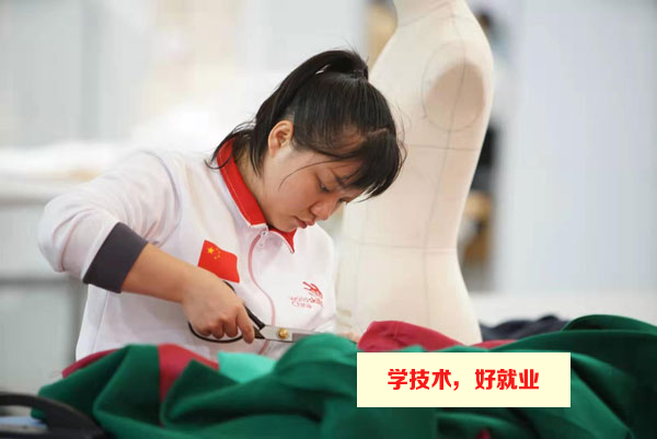 广州市白云工商技师学院服装设计与制作专业介绍