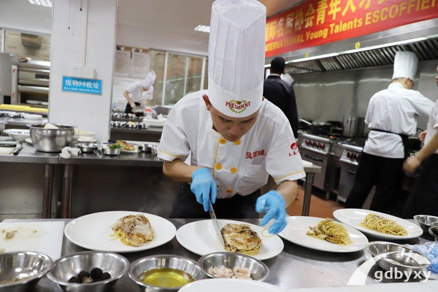 广州白云工商技师学院烹饪（西式烹调）专业学费