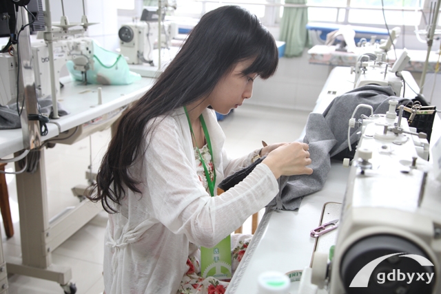 广州白云工商技师学院服装设计与制作专业学费