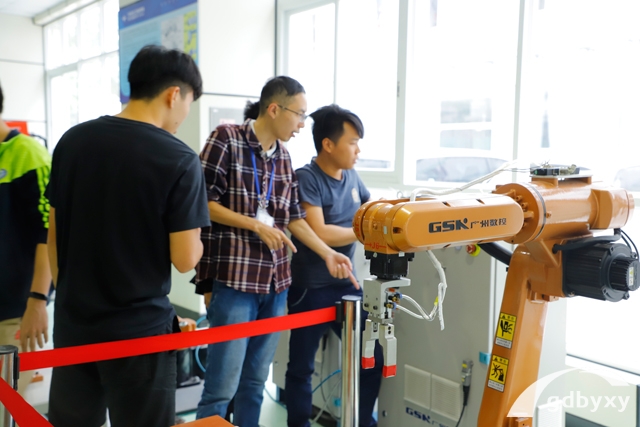 2023广东潮州有什么工业机器人中专学校