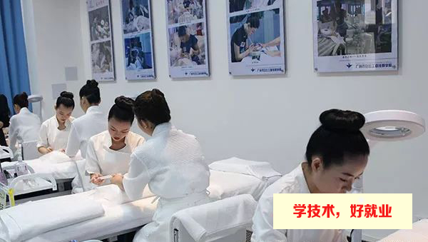 广州白云工商技师学院中医养生美容学子参加世界技能大赛