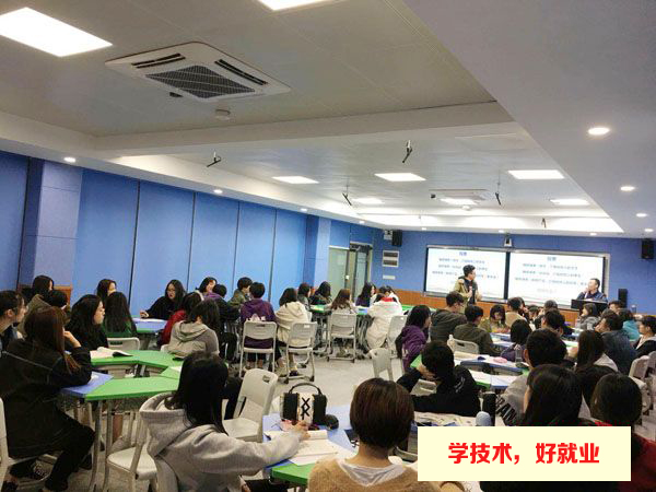 广州市白云工商技师学院市场营销专业课堂
