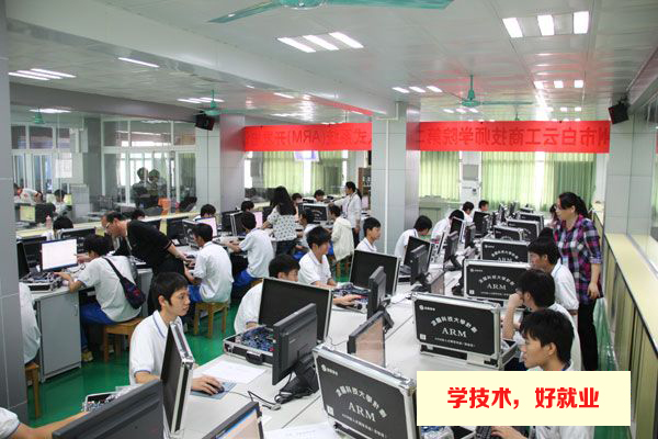 广州市白云工商技师学院电子信息工程专业2021年学费,学费多少？