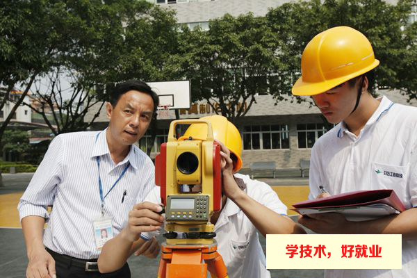 广州白云工商高级技工学校建筑工程管理专业2020年学费