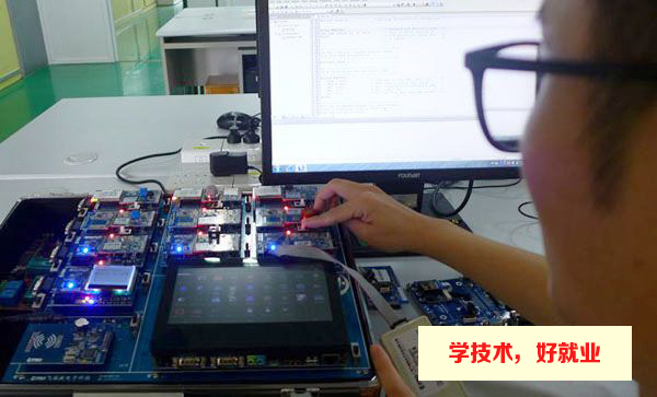 广州白云工商高级技工学校人工智能技术应用专业介绍