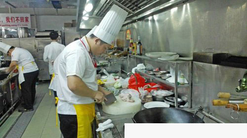 广州白云工商高级技工学校连续两年获省餐饮业职业技能大赛团体金奖