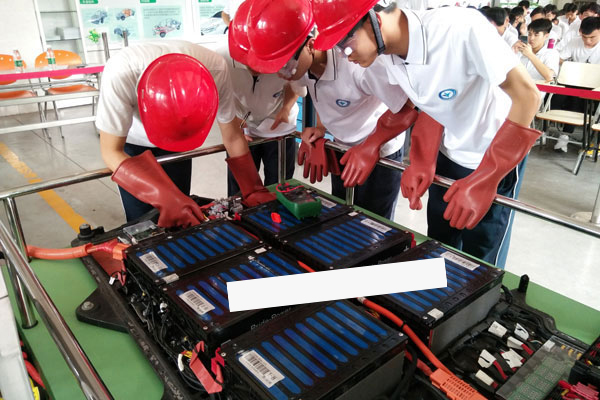 广州白云工商技师学院新能源汽车检测与维修专业
