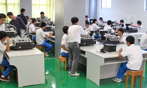 广州白云技师学院精密焊接实验室