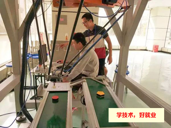 广州白云工商高级技工学校工业机器人应用能干什么