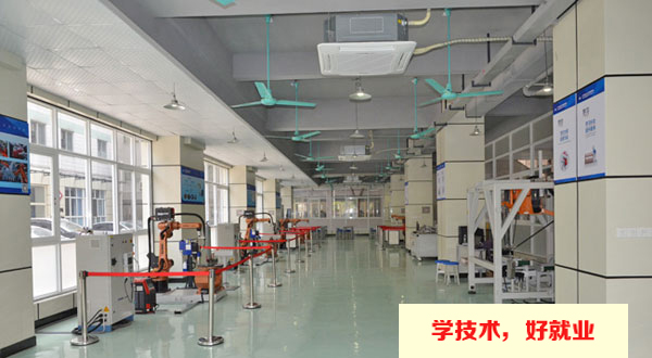 广州白云工商高级技工学校工业机器人实训中心