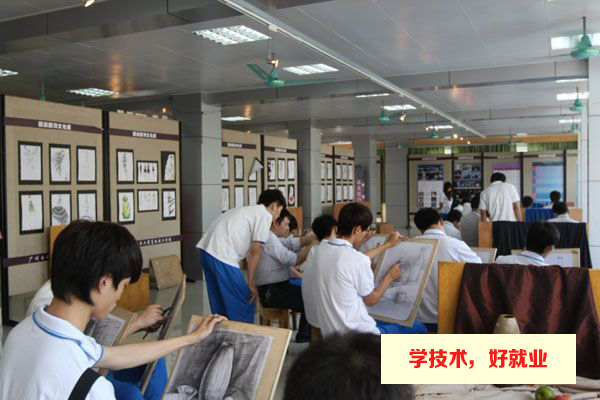 广州市白云工商技师学院服装设计实训场室