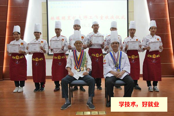 广州白云工商技师学院烹饪（名菜制作与营养保健方向）专业2021年学费