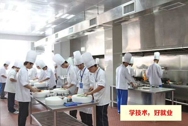 广州市白云工商技师学院烹饪（粤菜与酒店管理）专业2021年学费