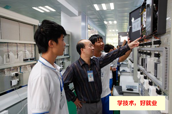 广州白云工商技师学院电子信息工程专业