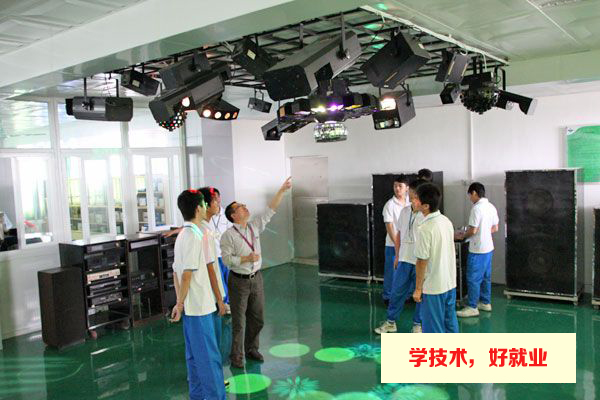 广州白云工商技师学院电子信息工程多媒体技术