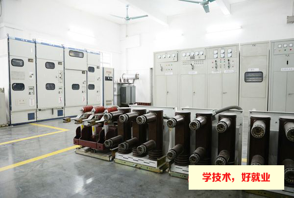 广州白云工商技师学院机电工程实训场室