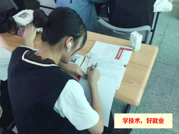 培养国际英语人才，深圳中专外语学校-深圳外语学校排名榜