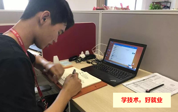 学生到京东集团华南总部开展为期一个月的企业课程学习