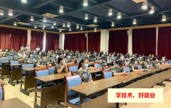 广州白云工商技师学院成功学子返校座谈会