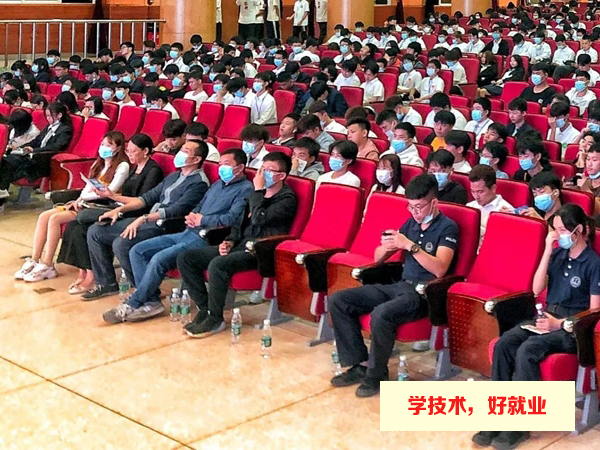 广州白云工商技师学院邀请警官为学生讲解防诈骗套路