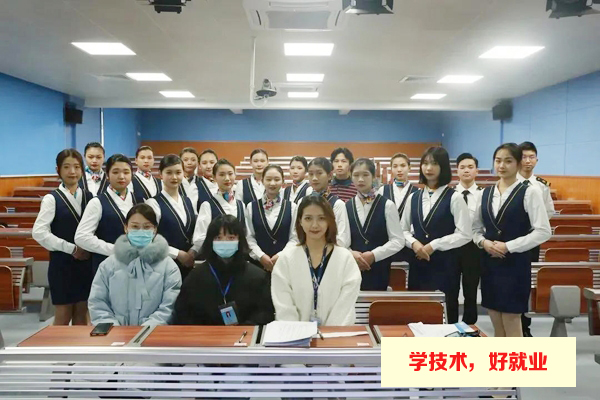 广州白云工商技师学院航空服务专业期末考试