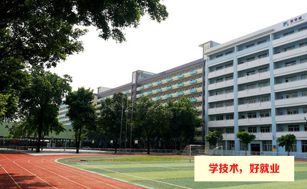 广州市白云工商技师学院面积多大
