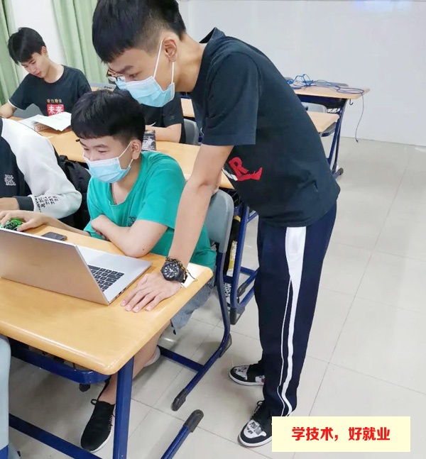 深圳学IT中专适合女生的IT专业有哪些-IT程序员纷纷成为百万富翁