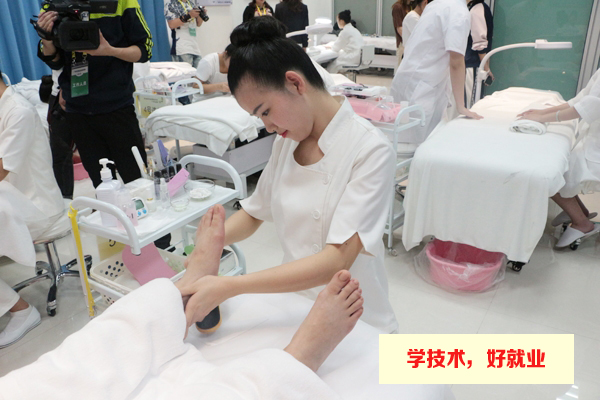 肇庆市医疗美容职校有哪些-白云康复保健学校