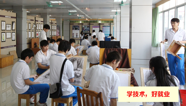广州白云工商技师学院美术绘画专业
