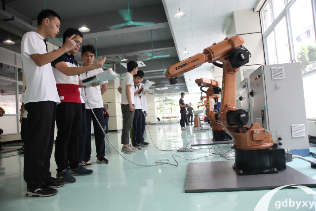 2023广东学工业机器人哪个技校比较好