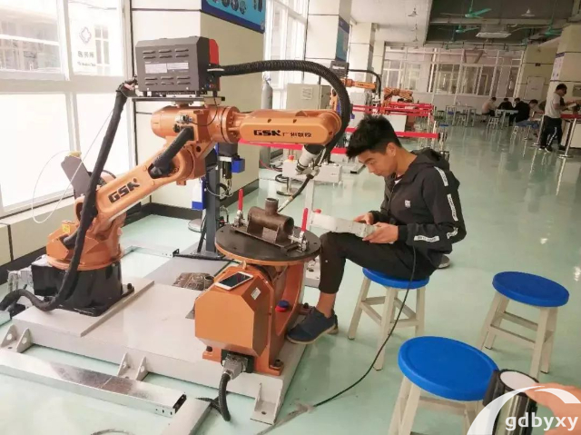 2023珠海工业机器人技工学校有哪些插图
