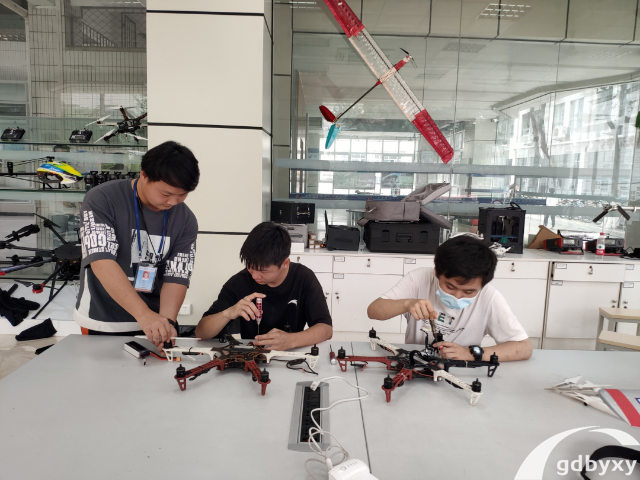 2023广州哪个技校有无人机专业插图1