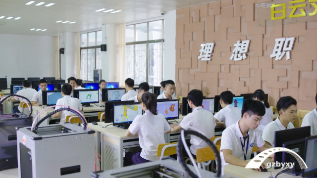 电竞班一年大概要多少钱_广州白云电竞学费明细介绍插图1