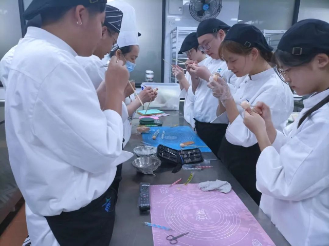 学中西式面点有出路吗？白云梁老师谈中西式面点插图